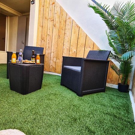 T2 Chambre Miroir Jardin Et Parking Prive Marseille Marselha Exterior foto