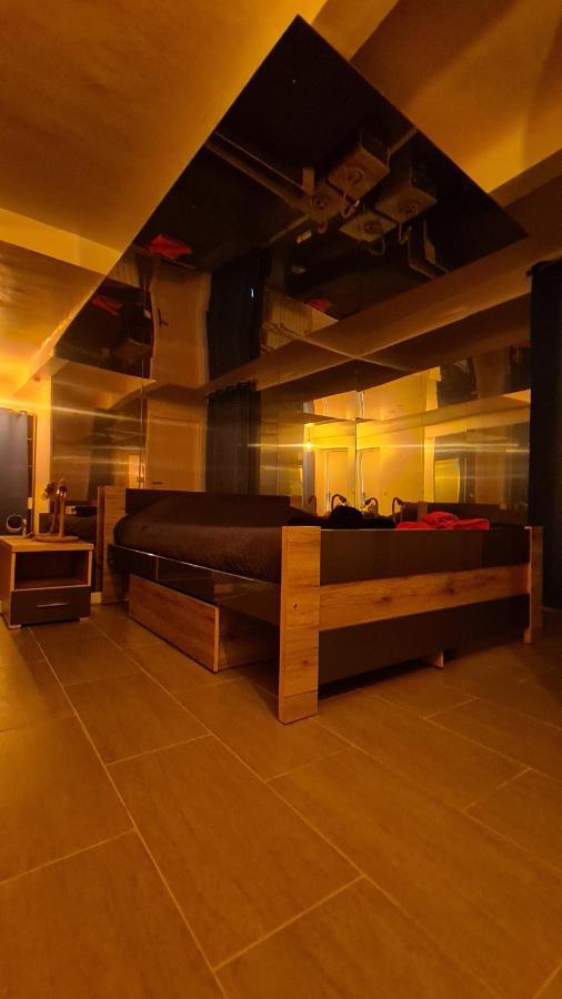 T2 Chambre Miroir Jardin Et Parking Prive Marseille Marselha Exterior foto